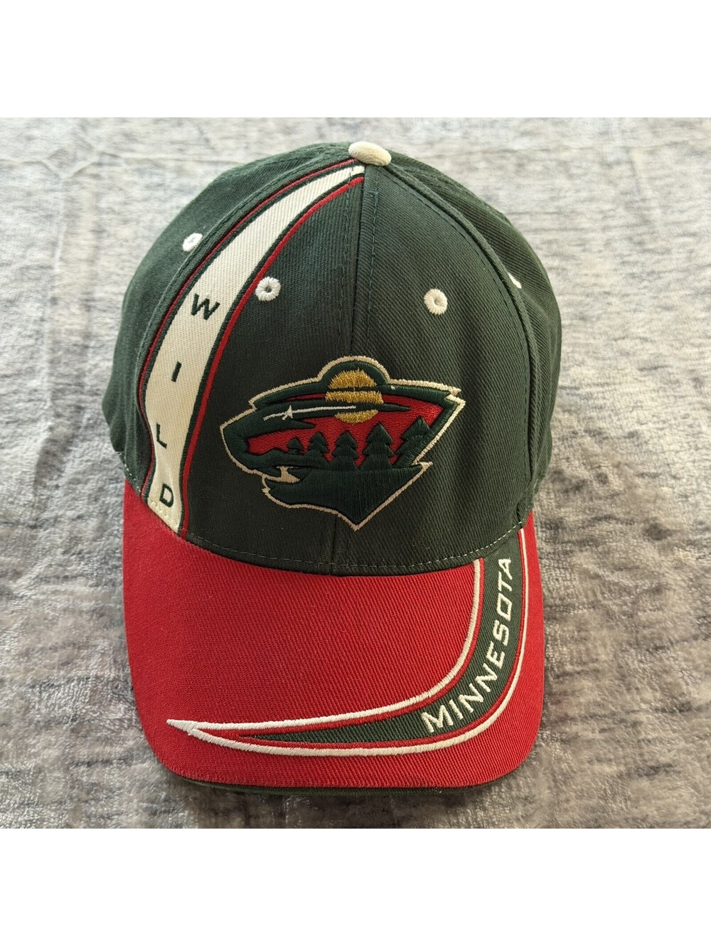 Minnesota Wild NHL Fan Favorite Adjustable Baseball Cap Hat Green Red Officially